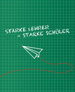 auf einem grünen Tafelhintergund steht in Weiß: Starke Lehrer - starke Schüler, darunter ist ein weißer Papierflieger gezeichnet